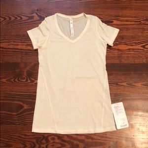 NWT LULULEMON KARMADY SHORT SLEEVE TOP SIZE 8